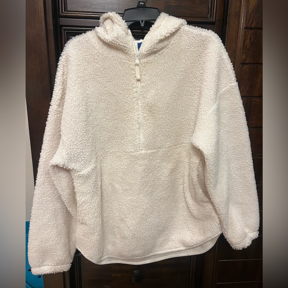 Size medium- Old Navy fleece pullover hoodie- white- pockets